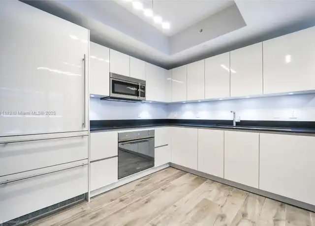 Property at 1010 Brickell Ave #1906, Miami, FL, 33131, 1 bed, 2 baths, [object Object]