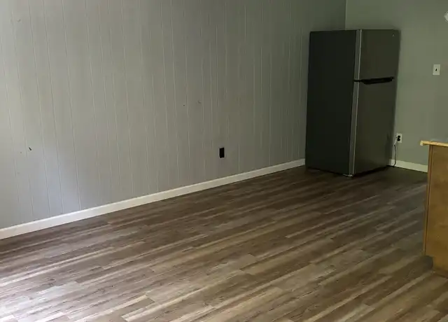 Property at 100 Holiday Hills Rd Unit 7, Kingsport, TN, 37664, 1 bed, 1 bath, [object Object]