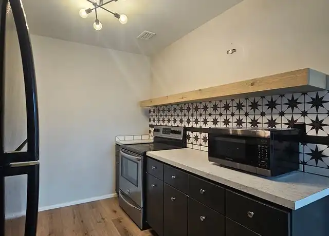 Property at 3000 Farnam St, Omaha, NE, 68131, 1 bed, 1 bath, [object Object]
