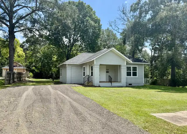 Property at 121 W Kerr Ave, Lufkin, TX, 75904, 2 beds, 2 baths, [object Object]