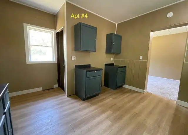 Property at 2014 Lincoln Way W Unit 4, South Bend, IN, 46628, 1 bed, 1 bath, [object Object]