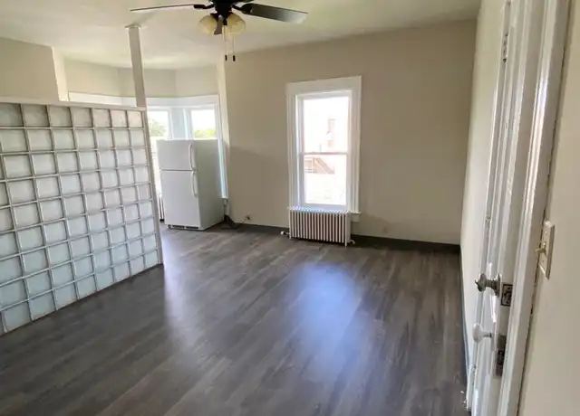 Property at 302 S 4th St Unit 3, Knoxville, IA, 50138, 1 bed, 1 bath, [object Object]