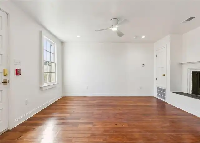 Property at 914 Dante St Unit 105, New Orleans, LA, 70118, 2 beds, 1 bath, [object Object]