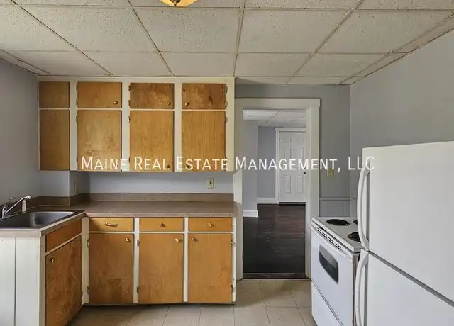 Property at 64 Elm St Unit 3, Auburn, ME, 04210, 1 bed, 1 bath, [object Object]