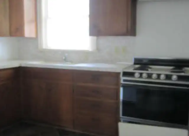 Property at 618 E Grand St, Springfield, MO, 65807, 3 beds, 1 bath, [object Object]