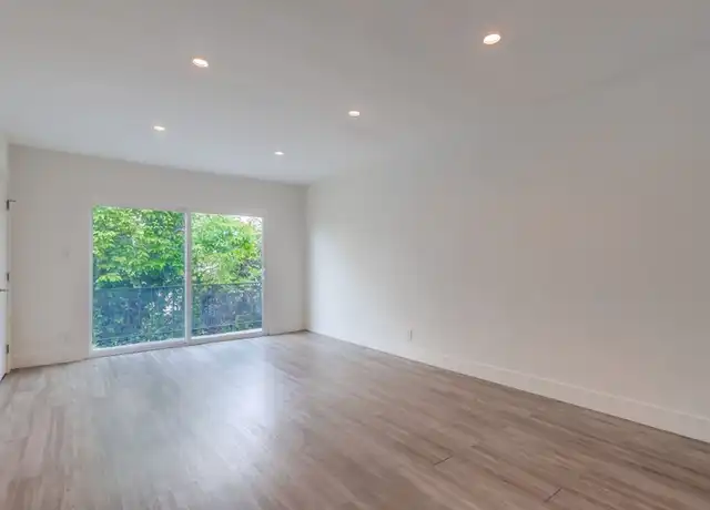 Property at 4037 W 28th St, Los Angeles, CA, 90018, 1 bed, 1 bath, [object Object]