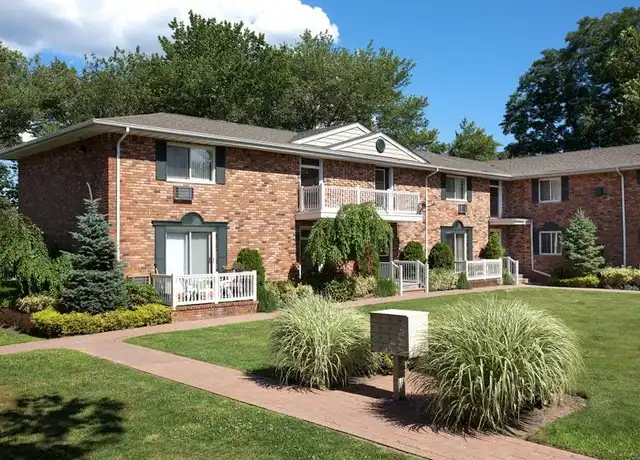 Property at 6 Baker St Unit 6D, Babylon, NY, 11704, 1 bed, 1 bath, [object Object]