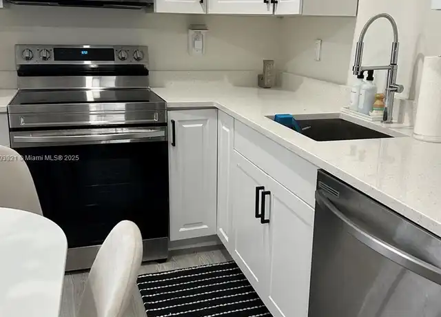 Property at 208 Meridian Ave #6, Miami Beach, FL, 33139, 1 bed, 1 bath, [object Object]