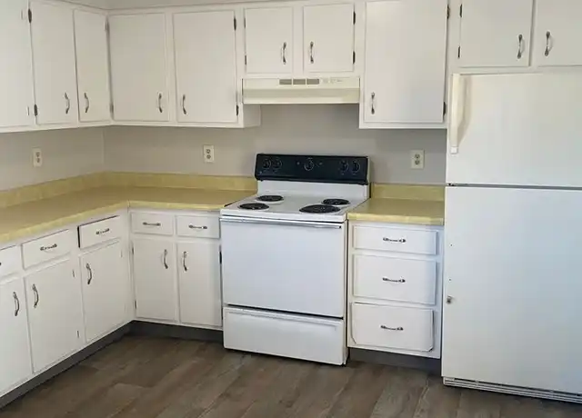 Property at 3300 Oakland Rd NE Unit 3308-03, Cedar Rapids, IA, 52402, 2 beds, 1 bath, [object Object]
