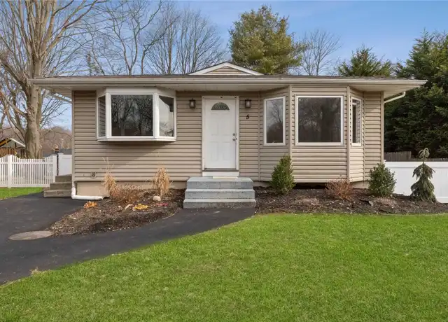 Property at 5 Ashland St, Mount Sinai, NY, 11766, 3 beds, 1 bath, [object Object]