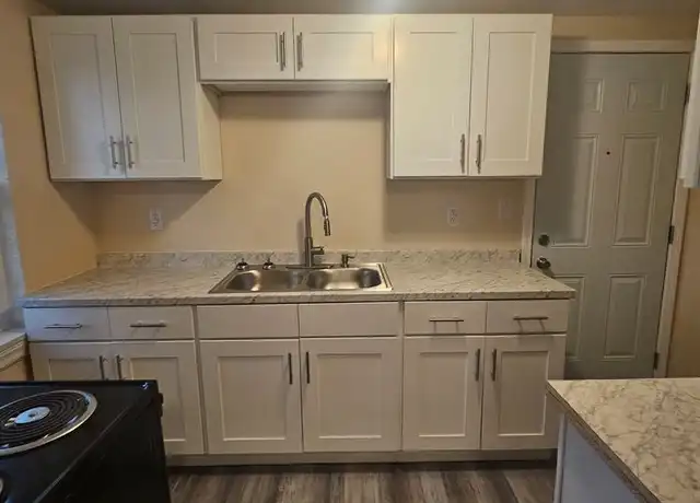 Property at 422 E Seminary Ave Unit 13, Hoopeston, IL, 60942, 2 beds, 1 bath, [object Object]
