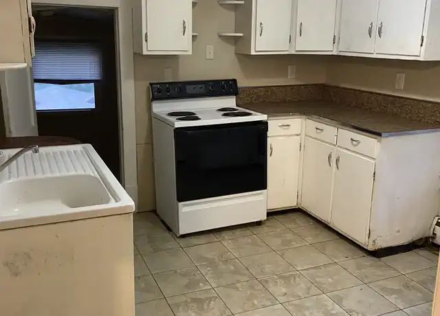 Property at 410 E Monroe St Unit B, Bloomington, IL, 61701, 1 bed, 1 bath, [object Object]