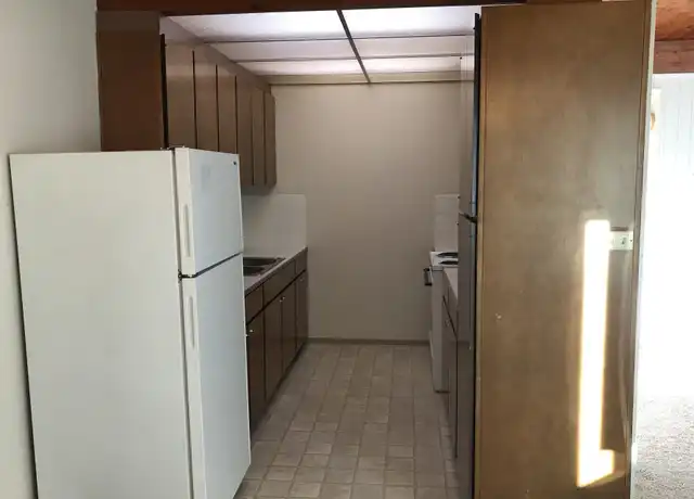 Property at Schalimar Apartments - 1100 NE Stadium Way, Pullman, WA, 99163, 0-2 beds, 1 bath, [object Object]