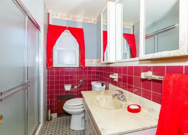 Property at 40 Roeckel Ave Unit 1st Fl, Valley Stream, NY, 11580, 3 beds, 1 bath, [object Object]