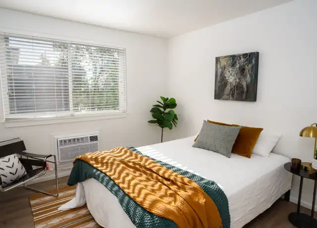 Property at 947 E 400 S Unit 13, Salt Lake City, UT, 84102, 2 beds, 1 bath, [object Object]