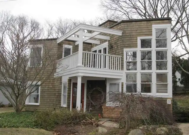 Property at 7 Spring St, Narragansett, RI, 02882, 2 beds, 2 baths, [object Object]