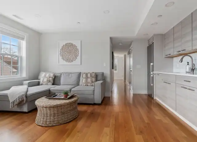 Property at 8 Hale St Unit Portside Glimpse, Rockport, MA, 01966, 1 bed, 1 bath, [object Object]