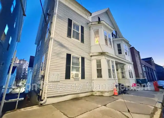 Property at 31 Mechanic Ave Unit 2R, Woonsocket, RI, 02895, 2 beds, 1 bath, [object Object]