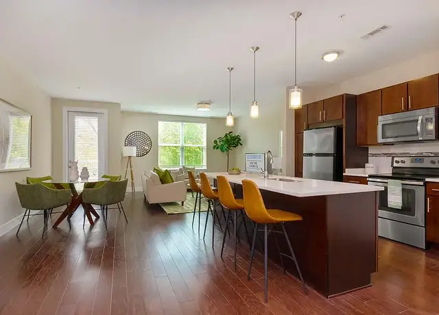 Photo of 270 Pleasant St, Watertown, MA 02472