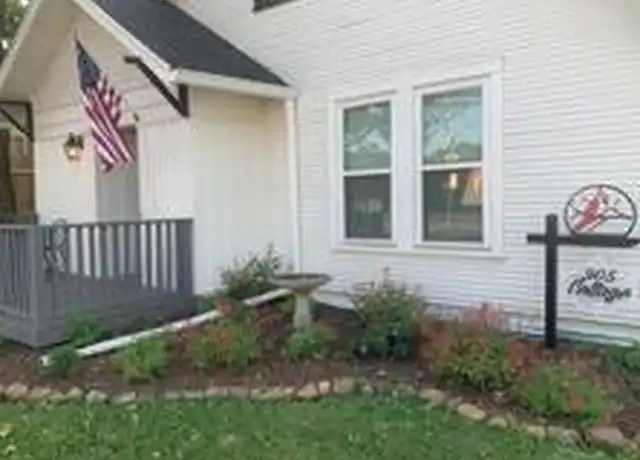 Property at 905 N Center St, Bonham, TX, 75418, 2 beds, 2 baths, [object Object]