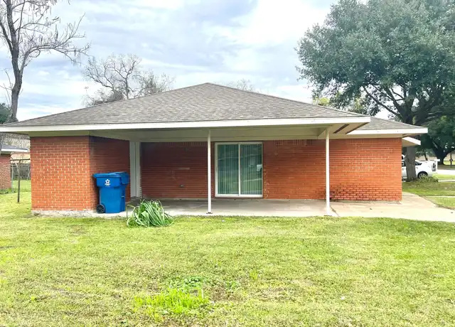 Property at 1045 6th St, Hempstead, TX, 77445, 2 beds, 1 bath, [object Object]