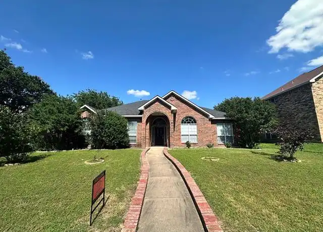 Property at 820 Claire View Dr, Desoto, TX, 75115, 3 beds, 2 baths, [object Object]