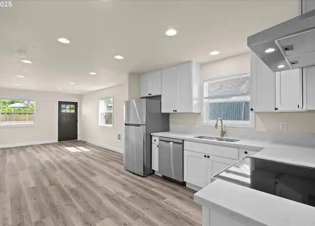 Property at 8316 SE Raymond Ct Unit B, Portland, OR, 97266, 1 bed, 1 bath, [object Object]