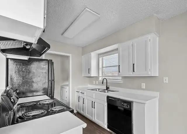 Property at Kings Landing Apartments - 1300 E Dallas St, Mansfield, TX, 76063, 1-2 bed, 1 bath, [object Object]