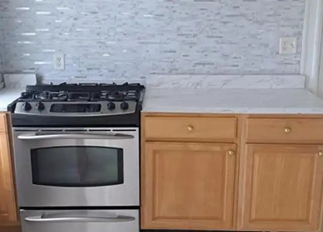 Property at 168 Lloyd St, New Haven, CT, 06513, 3 beds, 1 bath, [object Object]