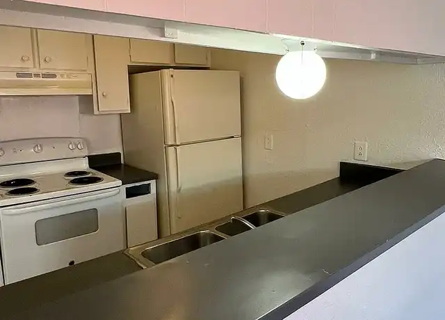 Property at Villas at Edgewood - 501 S Edgewood Ter, Fort Worth, TX, 76103, 1 bed, 1 bath, [object Object]