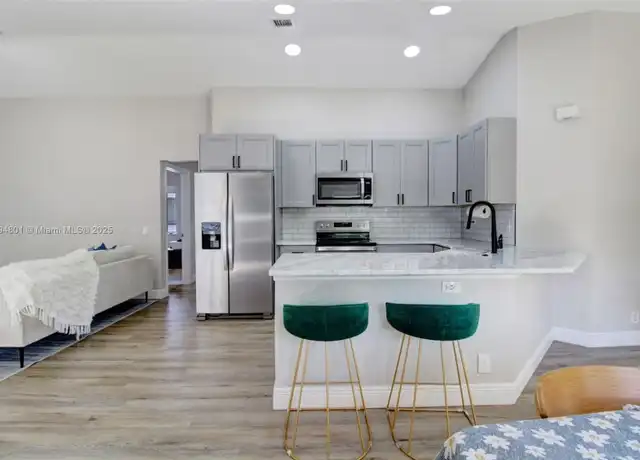 Property at 1025 Bamboo Ln Unit 1025, Weston, FL, 33327, 3 beds, 2.5 baths, [object Object]