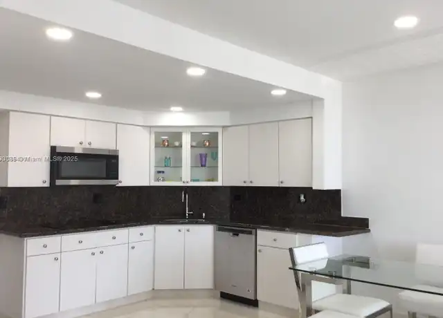 Property at 1408 Brickell Bay Dr #1002, Miami, FL, 33131, 1 bed, 1 bath, [object Object]