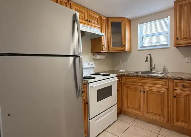 Property at 5621 NE 22nd Ave Unit 5, Fort Lauderdale, FL, 33308, 1 bed, 1 bath, [object Object]