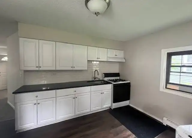 Property at 935 Tuscarora Ave, Saint Paul, MN, 55102, 2 beds, 1 bath, [object Object]