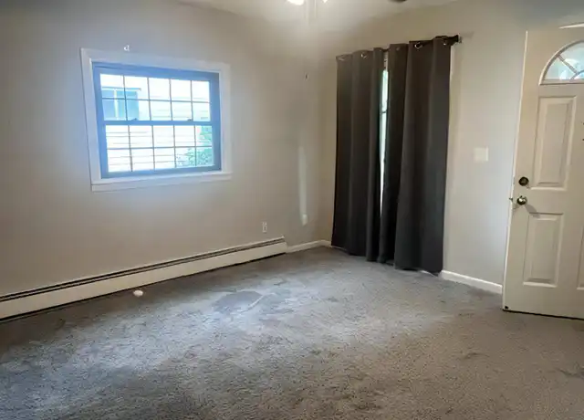 Property at 935 Tuscarora Ave, Saint Paul, MN, 55102, 2 beds, 1 bath, [object Object]