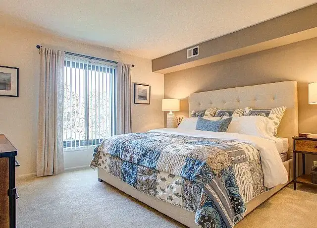 Photo of 1220 E Algonquin Rd, Schaumburg, IL 60173