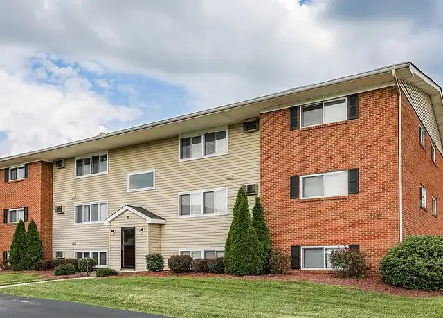 Property at The Courtyards of Miami - 5 E Central Ave, Oxford, OH, 45056, 1-2 bed, 1 bath, [object Object]