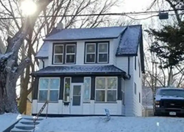 Property at 1410 W 21st St, Sioux City, IA, 51103, 3 beds, 1 bath, [object Object]