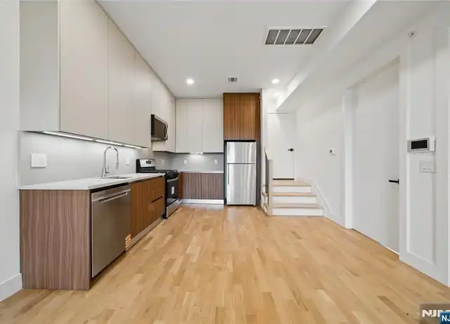 Property at 6 W Railroad Ave Unit 4, Tenafly, NJ, 07670, 2 beds, 1 bath, [object Object]