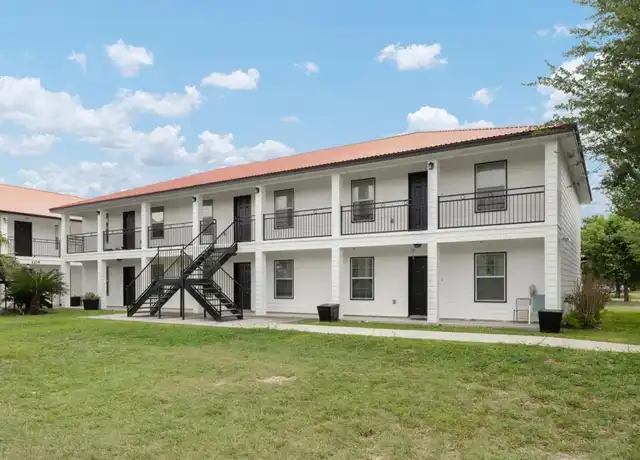 Property at 1105 W Stubbs St Unit 4, Edinburg, TX, 78539, 2 beds, 1 bath, [object Object]