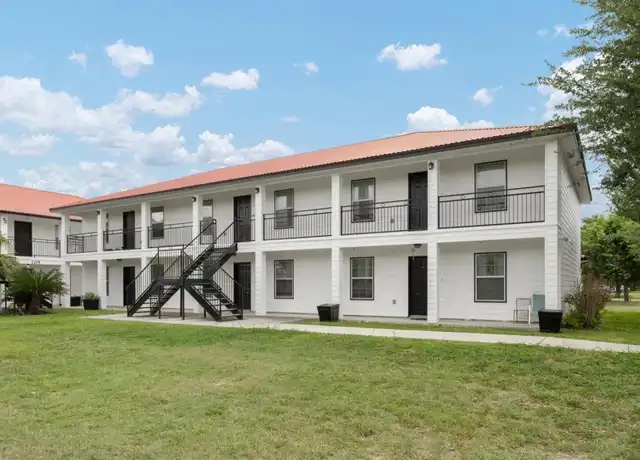 Property at 1105 W Stubbs St Unit 4, Edinburg, TX, 78539, 2 beds, 1 bath, [object Object]