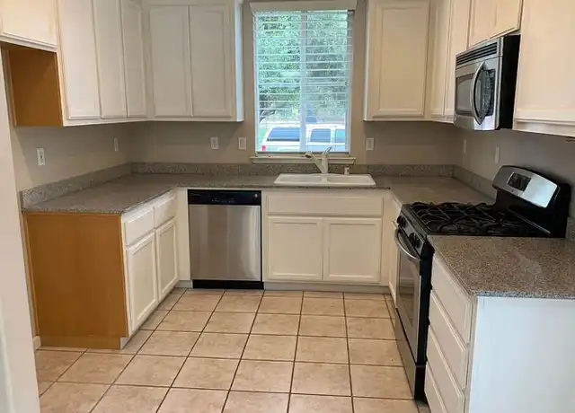 Property at 525 Descanso Bay Cir, Tulare, CA, 93274, 3 beds, 2 baths, [object Object]
