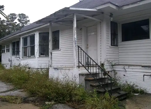 Property at 1302 N Ashley St, Valdosta, GA, 31601, 3 beds, 2 baths, [object Object]