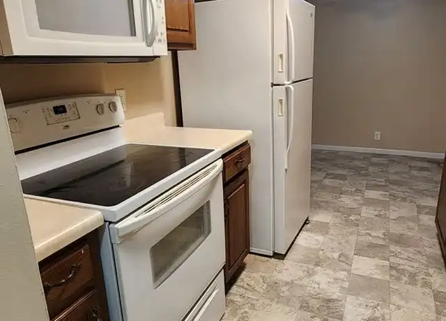 Property at 707 N 90th St Unit 110, Omaha, NE, 68114, 1 bed, 1 bath, [object Object]
