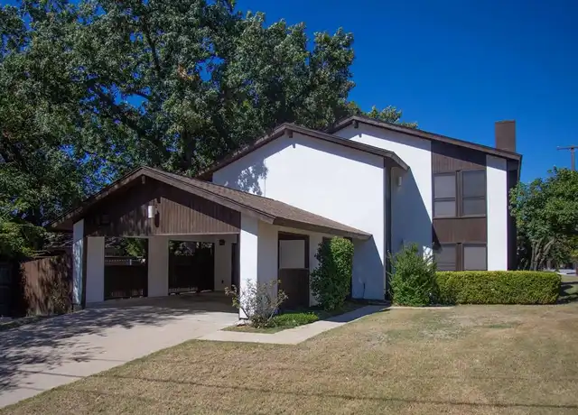 Property at 2301 Mistletoe Dr, Fort Worth, TX, 76110, 2 beds, 3 baths, [object Object]