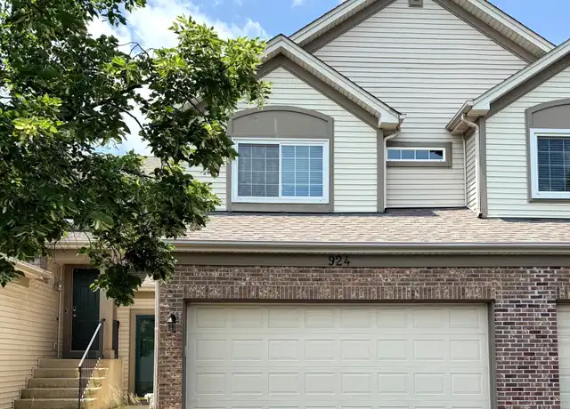 Property at 924 Park Hill Cir Unit 924, Aurora, IL, 60502, 3 beds, 2.5 baths, [object Object]