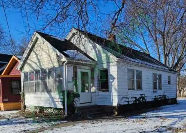 Property at 2901 W Starr St, Peoria, IL, 61605, 2 beds, 1 bath, [object Object]