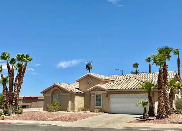 Property at 722 Wolf Point St, Henderson, NV, 89002, 3 beds, 2 baths, [object Object]
