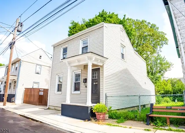 Property at 26 West St, Bordentown, NJ, 08505, 3 beds, 1 bath, [object Object]