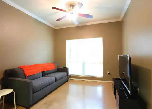 Property at 910 W 25th St Unit 3-541, Austin, TX, 78705, 1 bed, 1 bath, [object Object]